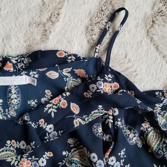 ✨️CL Lush Navy Blue Ruffle Cold Shoulder Floral Top Size M - Picture 5 of 8